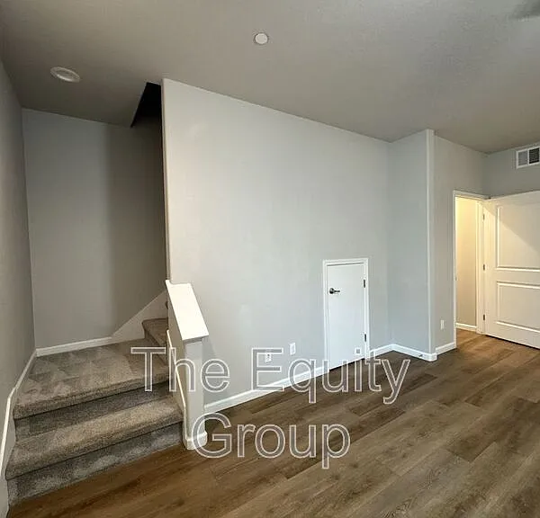 414 S Summit St #103 — Photo 3