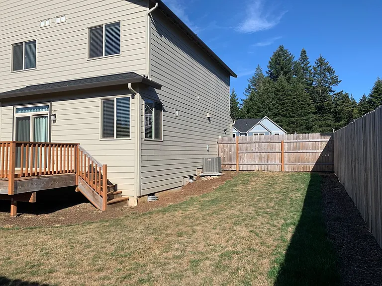 4223 NE Tacoma Ct — Photo 41