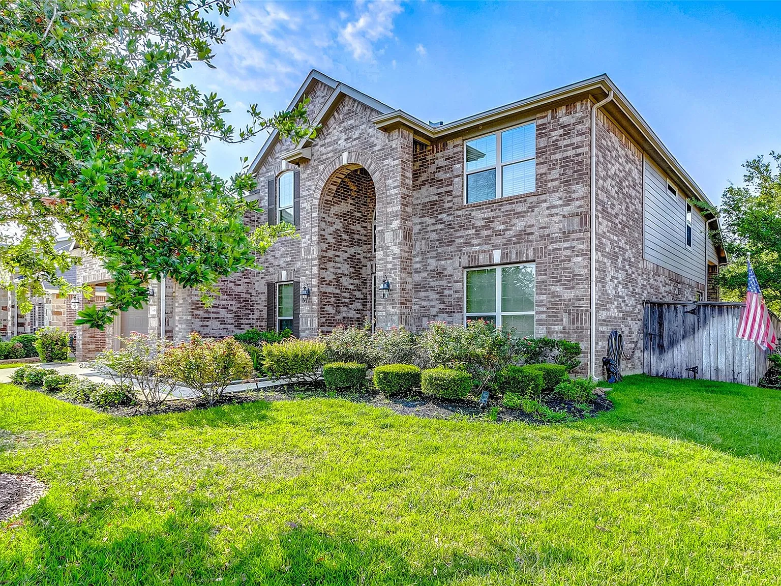 5 bed, 3.5 bath, 3686 sqft, $4,500 — Photo 3