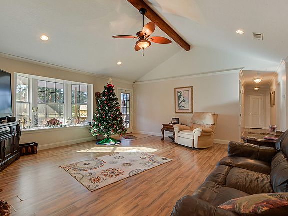 4th image of 127 Fernwood Dr