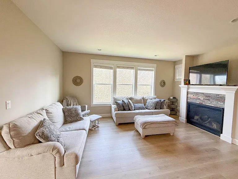 7415 S 13th St — Photo 3