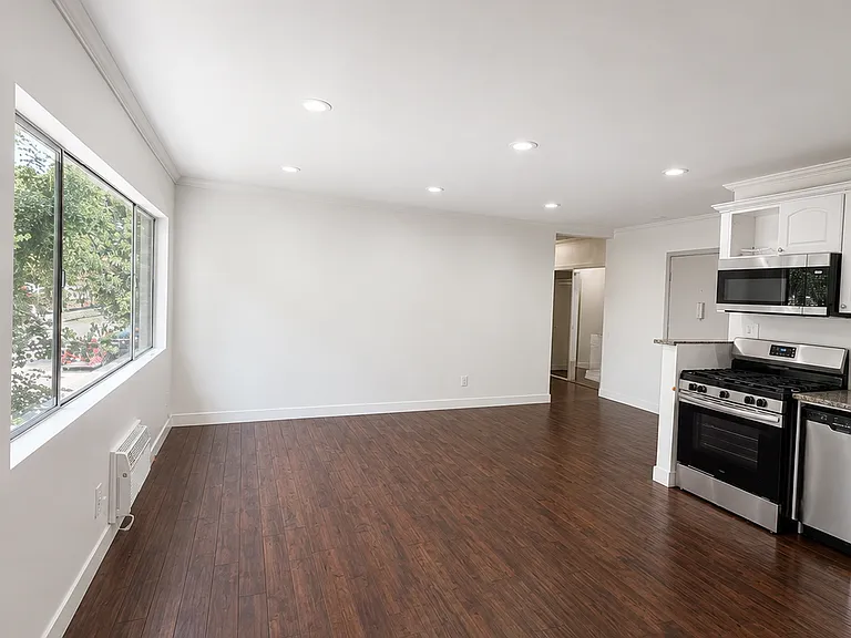 5245 Bakman Ave #9 — Photo 6