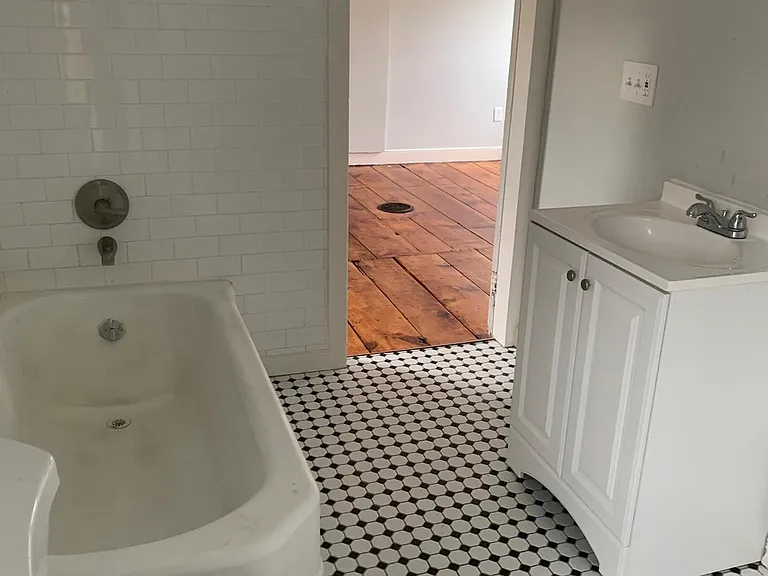 211 Milford Rd — Photo 10