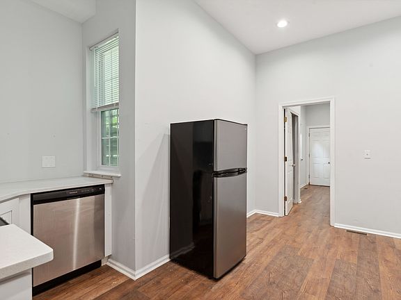 3rd image of 1727 Arlington St Unit A