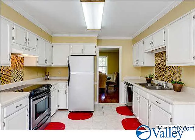 127 Frankie Ln — Photo 3