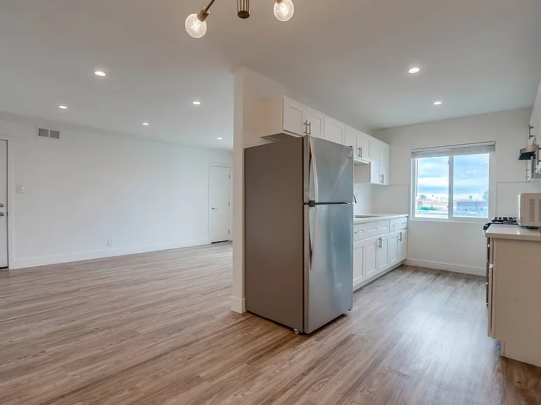 4037 W 28th St — Photo 34
