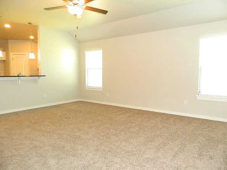 1025 Creekside Dr — Photo 5
