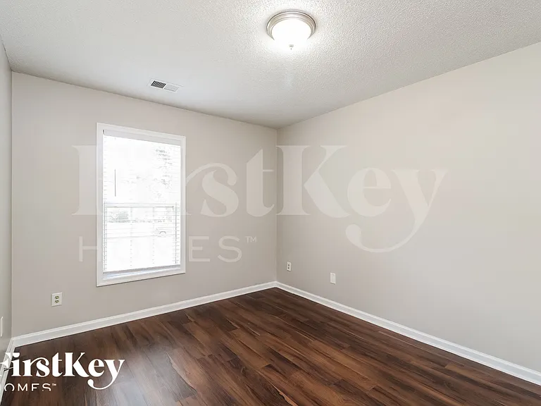 1712 Saint Charles Ln — Photo 9