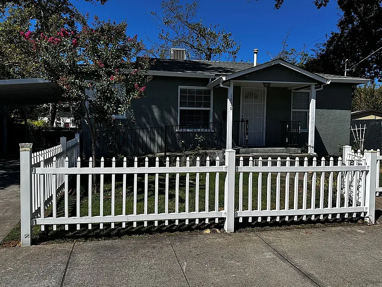 1836 Continental St — Photo 2