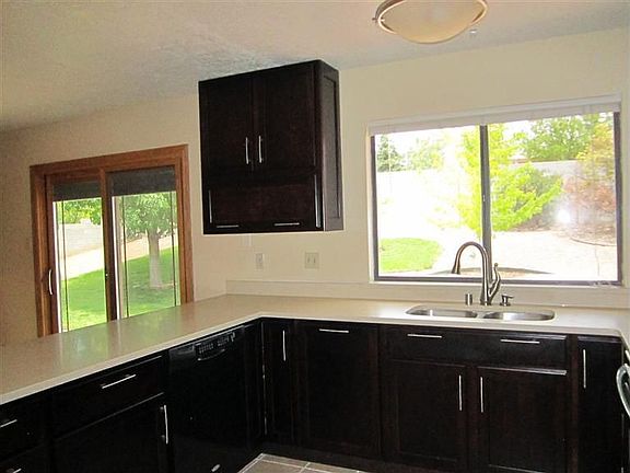 4th image of 5508 Zambra Pl NE