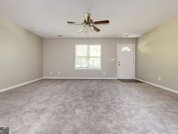 4th image of 370 Meadowbrook Dr