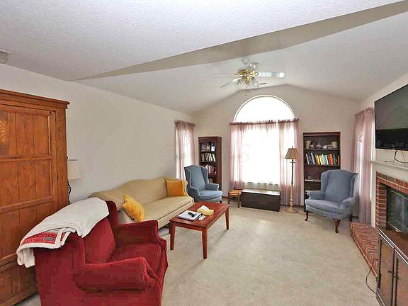 3rd image of 23 Woodberry Dr