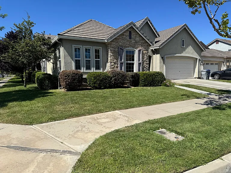397 Noble Dr — Photo 1