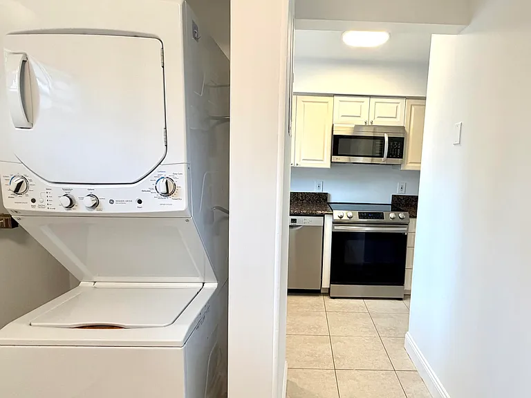 413 N Cypress Dr — Photo 8