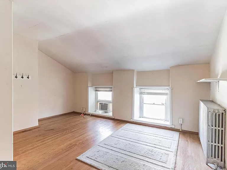 160 Roxborough Ave — Photo 6