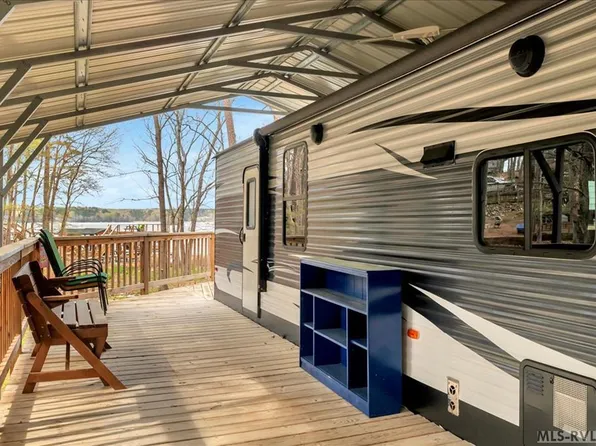 251 Gunpowder Trl, Bracey, VA 23919