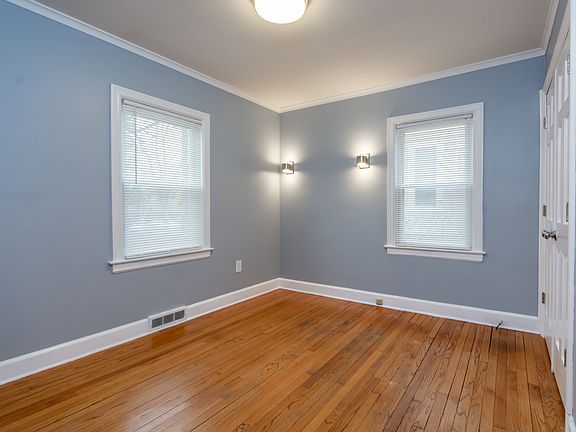 3rd image of 222 N Summit St
