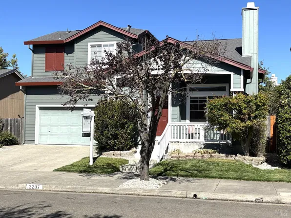 2207 Meteorite Lane, Santa Rosa, CA 95404