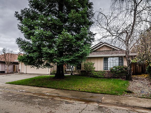 3rd image of 8842 Glori Dawn Dr