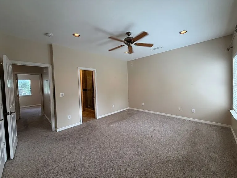 1927 Summit Ave — Photo 16