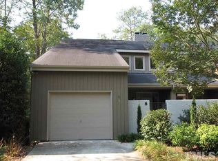 8 Tottenham Ln, Chapel Hill, NC 27517