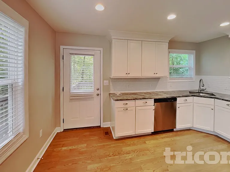 1026 Chelsea Dr — Photo 5