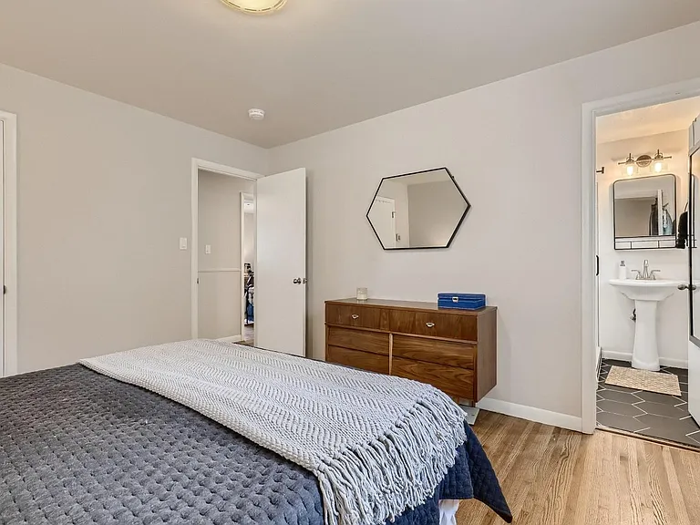 4660 E Wyoming Pl — Photo 17