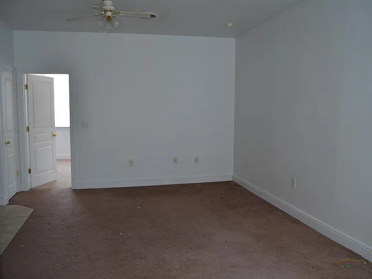 905 Bowe St #B — Photo 6