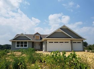 417 Live Oak Ln, Poplar Grove, IL 61065