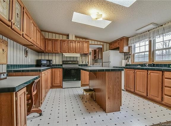 4th image of 244 White Ash Cir