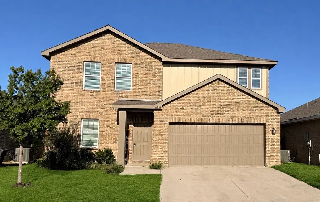 4 bed, 2.5 bath, 2095 sqft, $2,600 — Photo 1