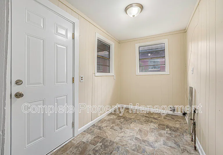 18 Center St — Photo 10