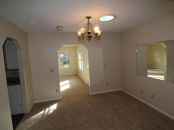 4th image of 217 Alden Dr