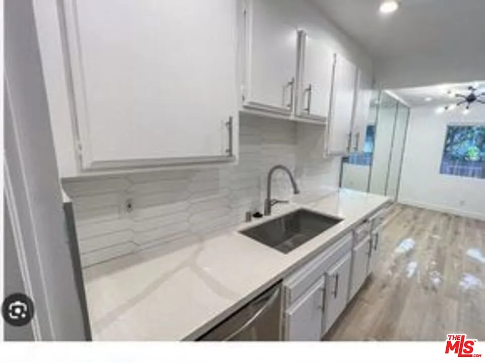 Building Photo - 1515 S Beverly Dr #309