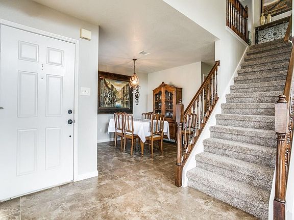4th image of 341 Kyle Dr
