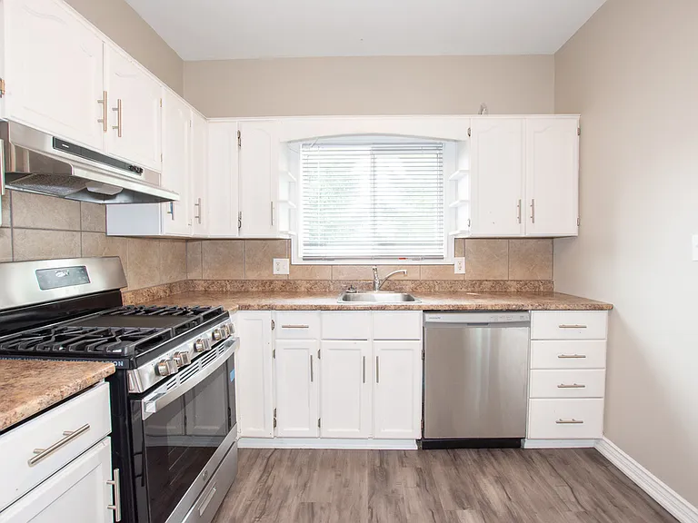 203 Niagara St — Photo 9