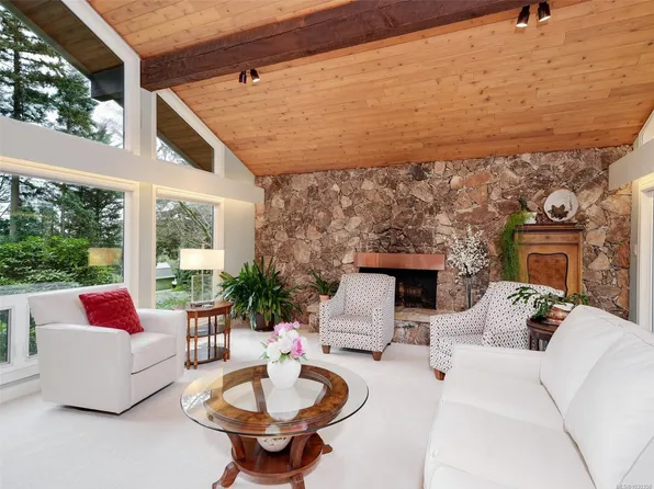 10720 Derrick Rd, North Saanich, BC V8L 5M8
