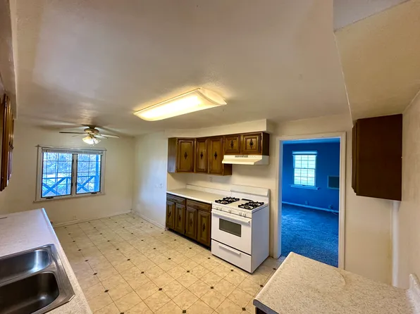 110 W Chartes St, New Castle, PA 16102