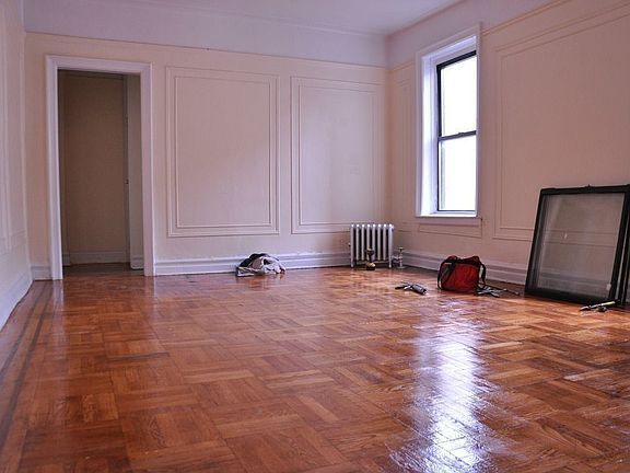 2nd image of 2110 Westbury Ct APT 4S