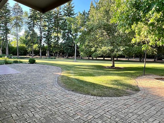2nd image of 803 Spruce Ct