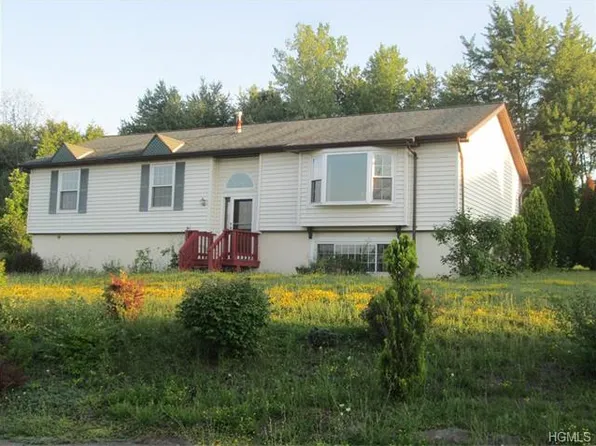 5 Mayer Dr, Lloyd, NY 12528
