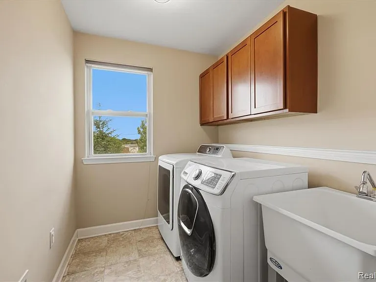 4810 E Stonegate Cir — Photo 30