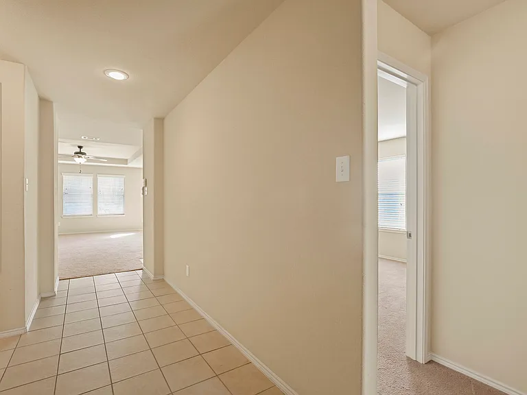 1433 Willoughby Way — Photo 6