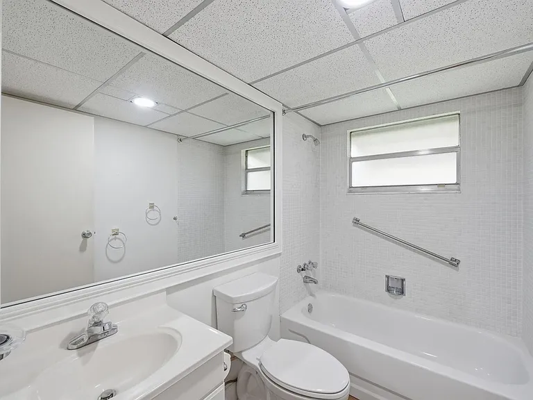 28 Seville Dr #B — Photo 17