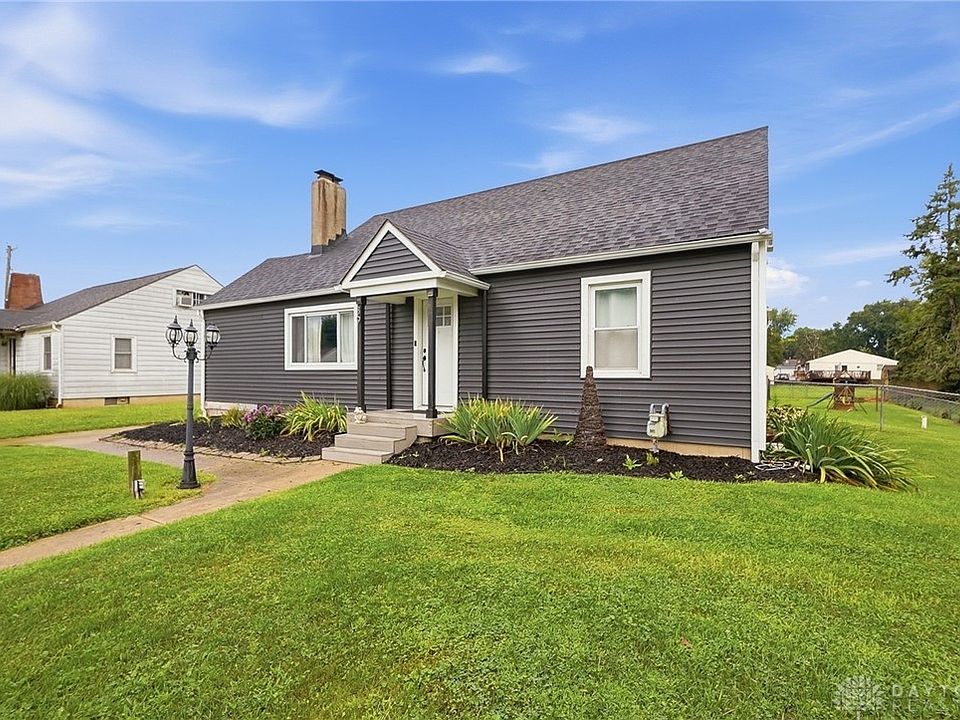 1st image of 39 Oaksmere Rd