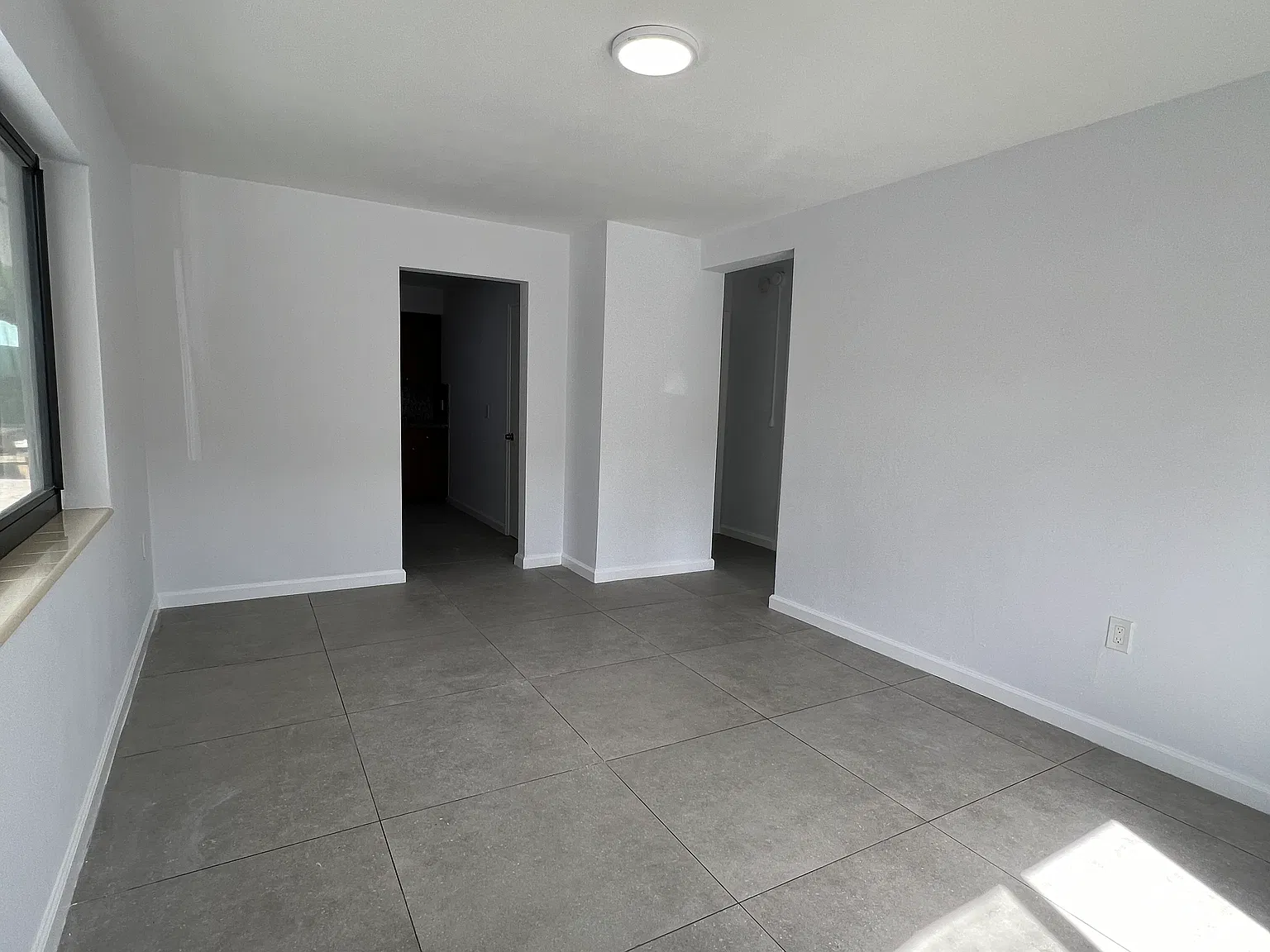 2 bed, 695 sqft, $1,925 — Photo 2
