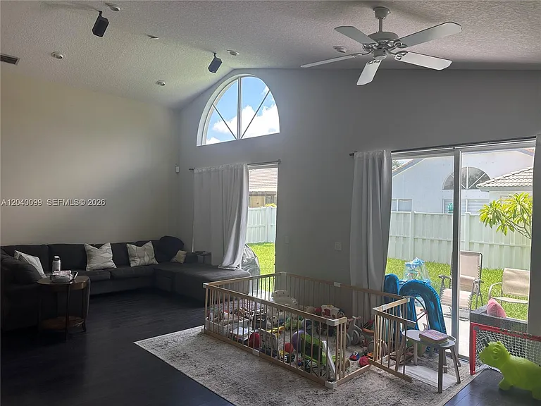 16407 SW 1st Ct — Photo 4