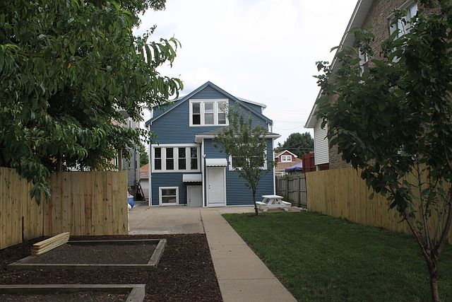 1st image of 4929 W Drummond Pl