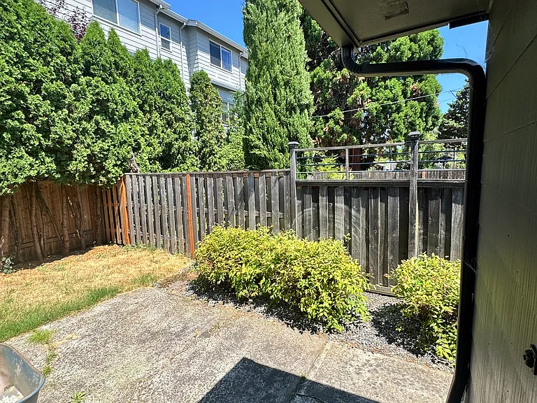 8935 N Kellogg St — Photo 13