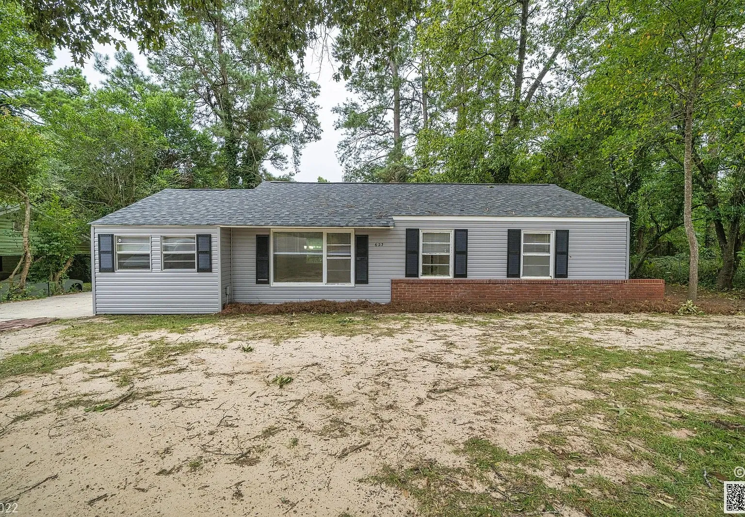 3 bed, 1.0 bath, 1142 sqft, $1,693 — Photo 1